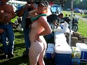 Biker Honey bei der Rallye