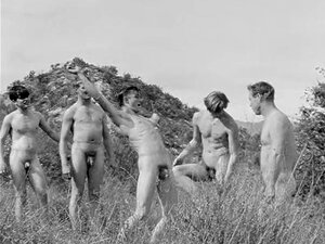 Naked boys hold naked girls - Porn pic