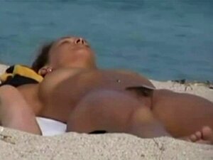Strand sexy mädchen nackt Video Minderjährige