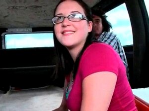 Amateur Blonde Schlampe Fickt Mit Einem Riesigen Schwanz Auf Dem Bus POV Amateur Blonde Schlampe Fickt Mit Einem Riesigen Schwanz Auf Dem Bus POV