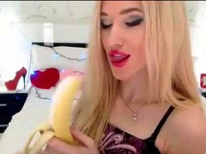 Sucking Banana porn & sex videos in high quality at RunPorn.com