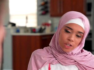 Arab Hijab Sex porn & sex videos in high quality at RunPorn.com