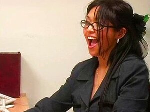 Mika Tan porno et vidéos de sexe en haute qualité sur VoilaPorno.com