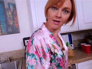 In der Küche von einem blonden Sexhasen verführt