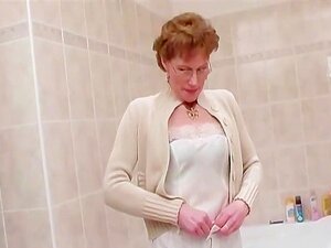 Hissy Peeing porn & sex videos in high quality at RunPorn.com